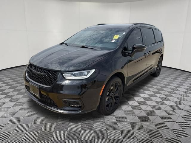 Used 2023 Chrysler Pacifica Touring-L w/ S Appearance Package AWD/4WD image 11