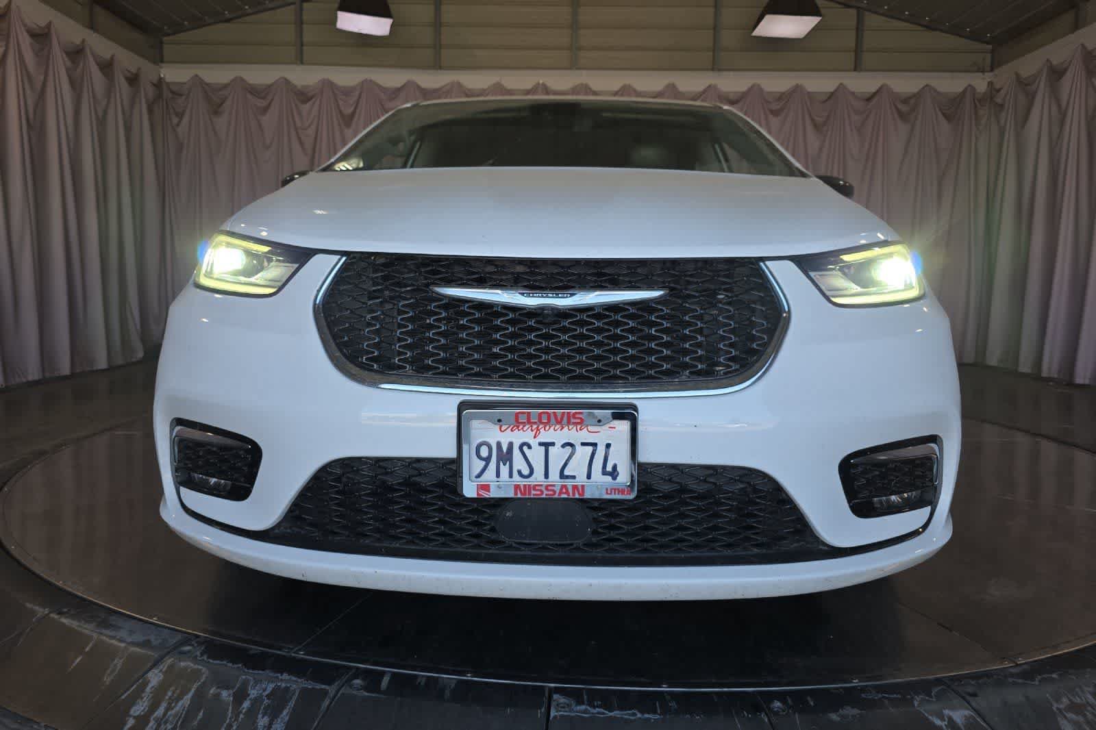 Used 2024 Chrysler Pacifica Limited FWD image 11