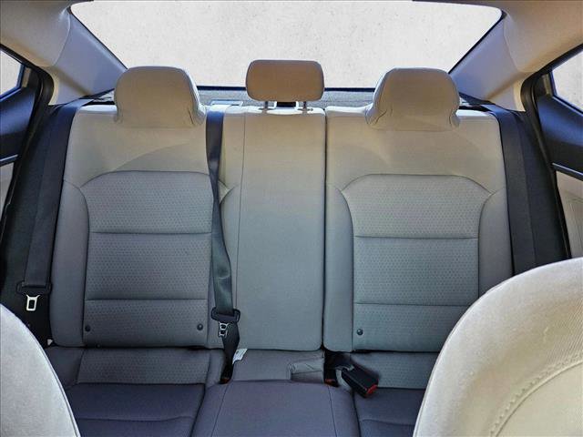 Used 2018 Hyundai Elantra SE image 16