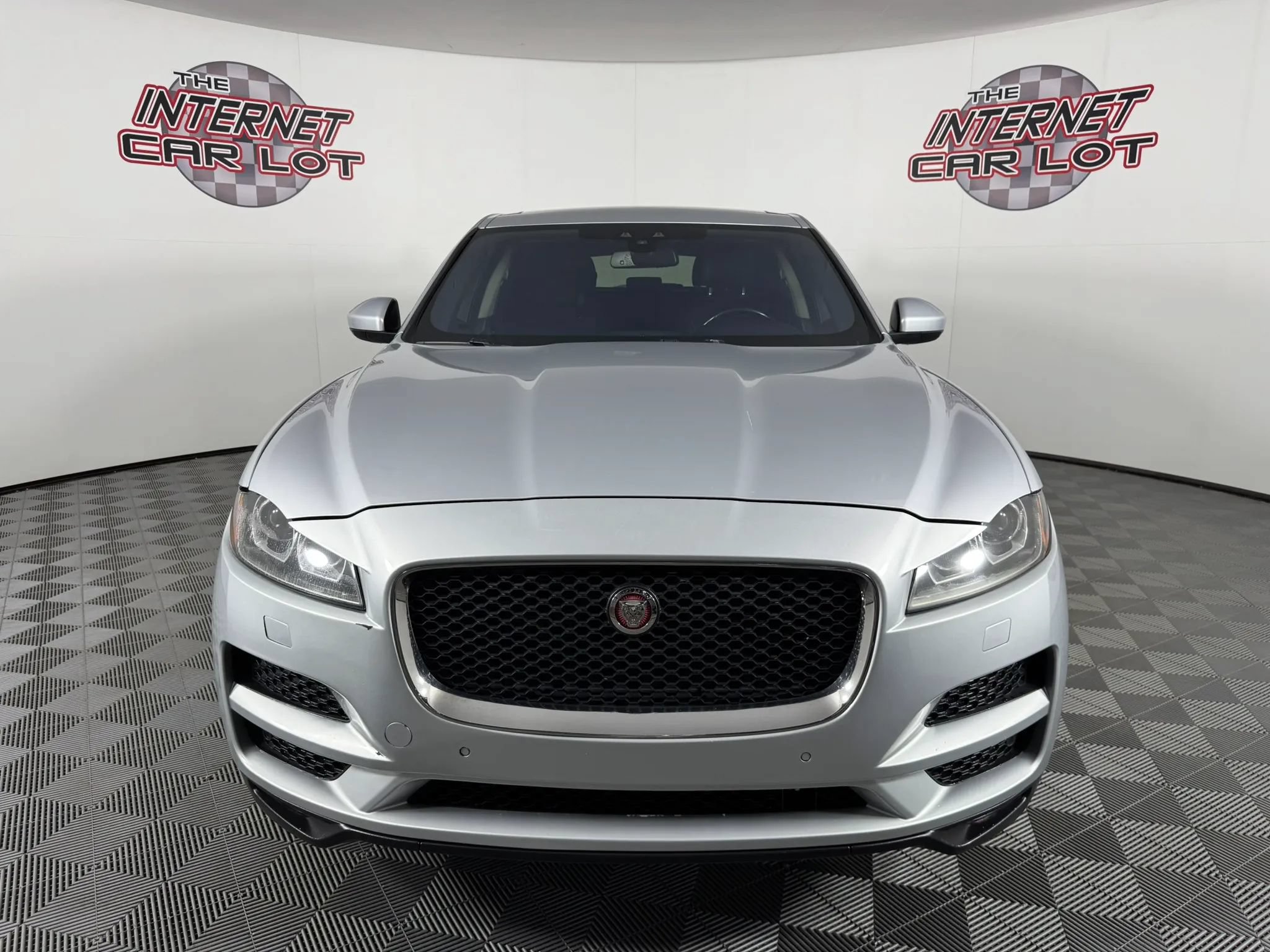 Used 2017 Jaguar F-PACE Premium AWD/4WD image 2