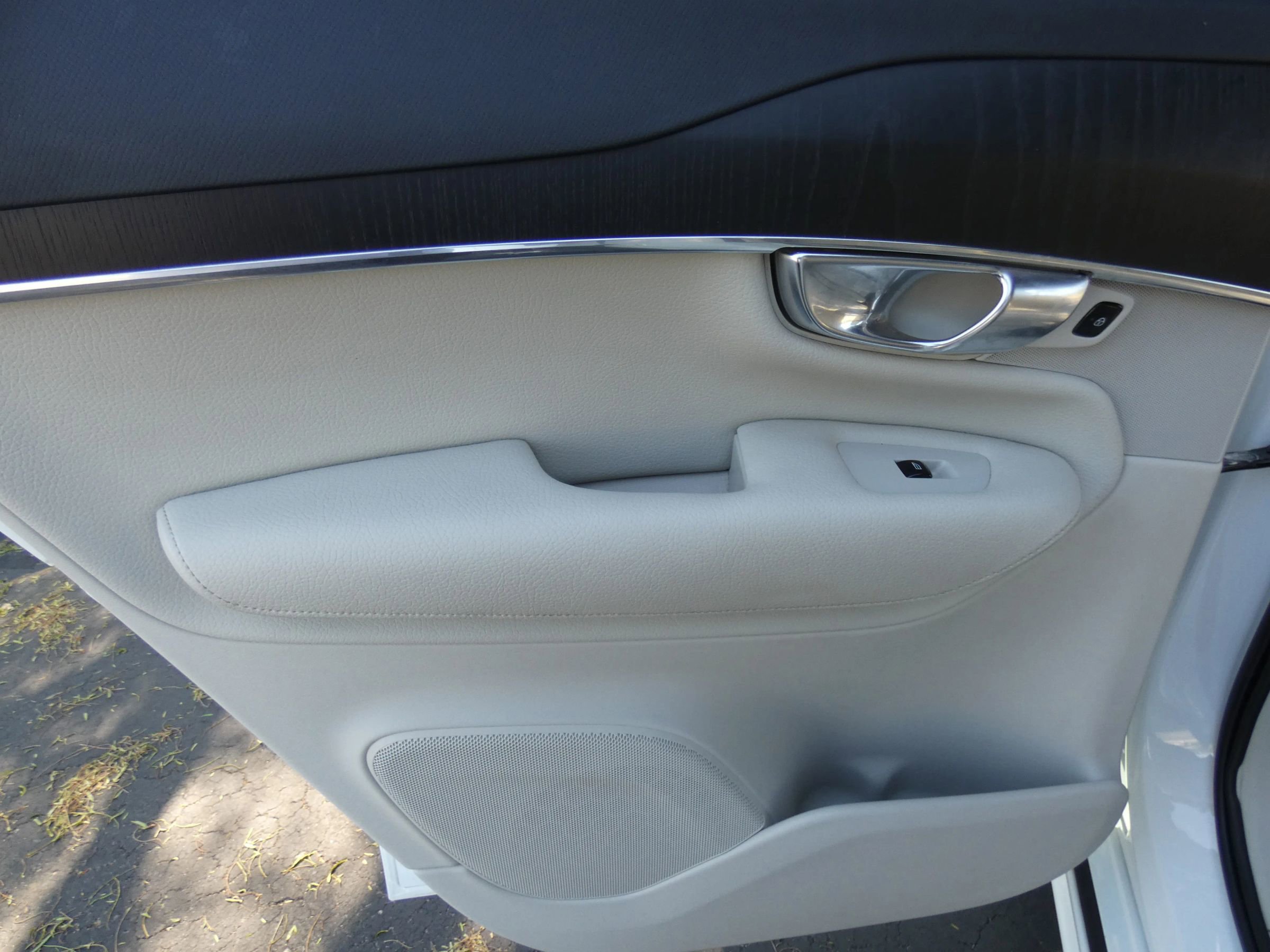 Used 2020 Volvo XC90 T6 Momentum image 46