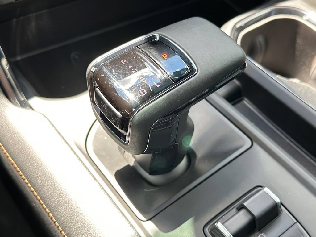 Used 2025 GMC Sierra 1500 AT4 w/ Technology Package AWD/4WD image 16