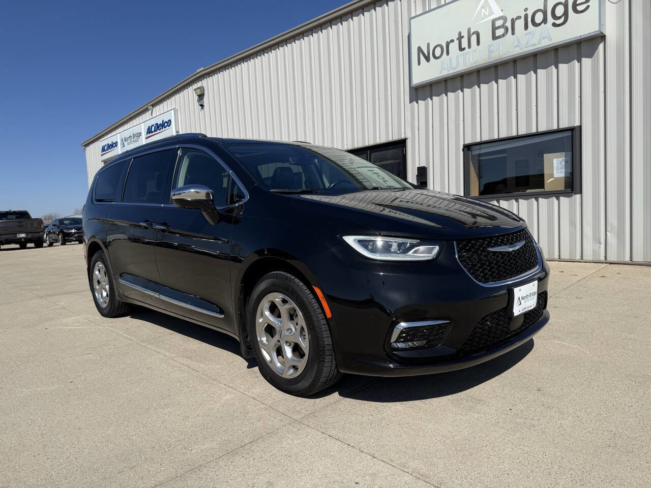 Used 2021 Chrysler Pacifica Limited w/ Premium & Safety Sphere Group AWD/4WD image 1