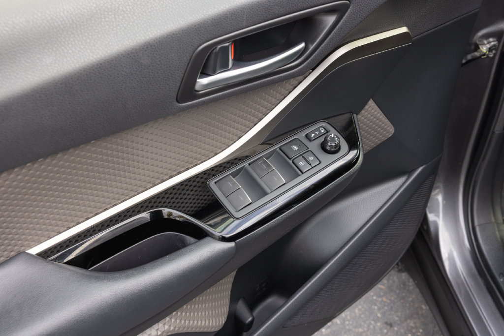 Certified 2020 Toyota C-HR Limited FWD image 9