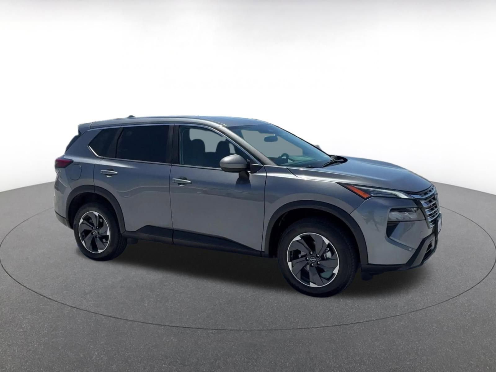 Used 2025 Nissan Rogue SV FWD image 2