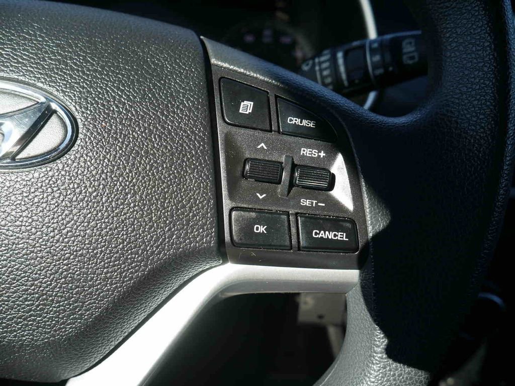 Used 2020 Hyundai Tucson SE w/ Winter Weather Package image 38