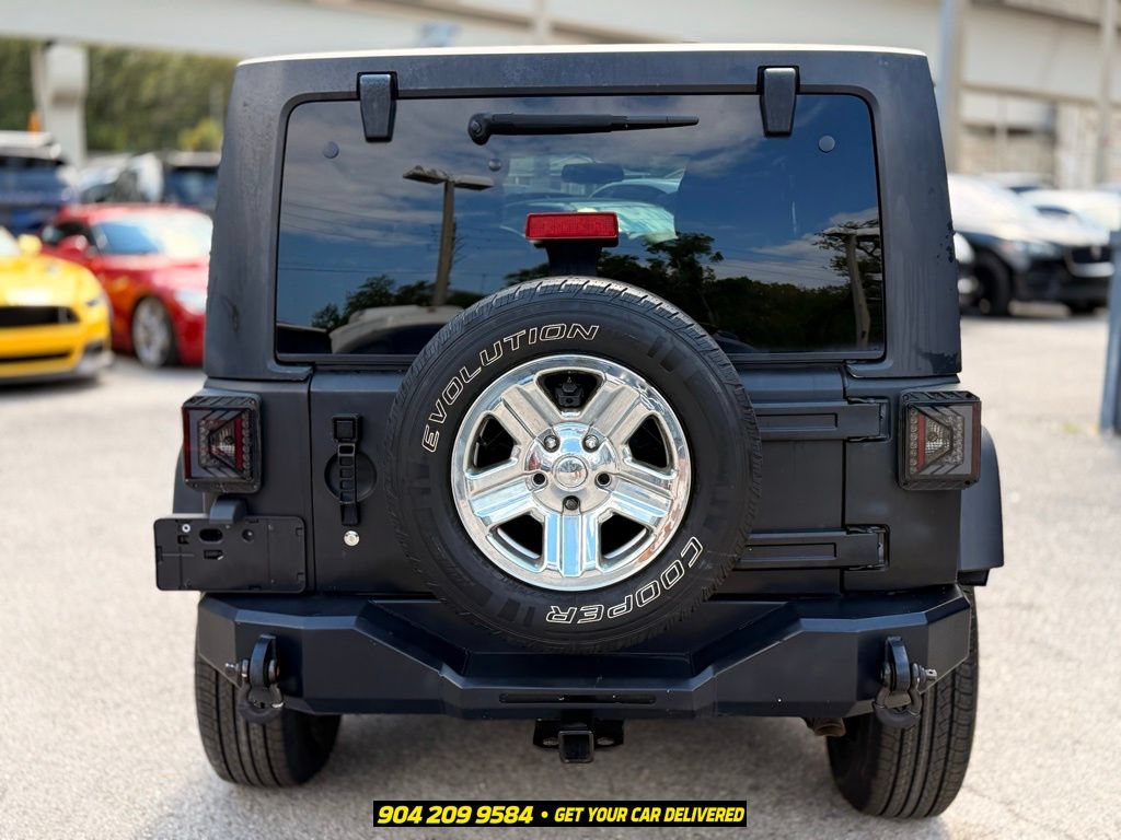 Used 2017 Jeep Wrangler Unlimited Sahara w/ Dual Top Group AWD/4WD image 8