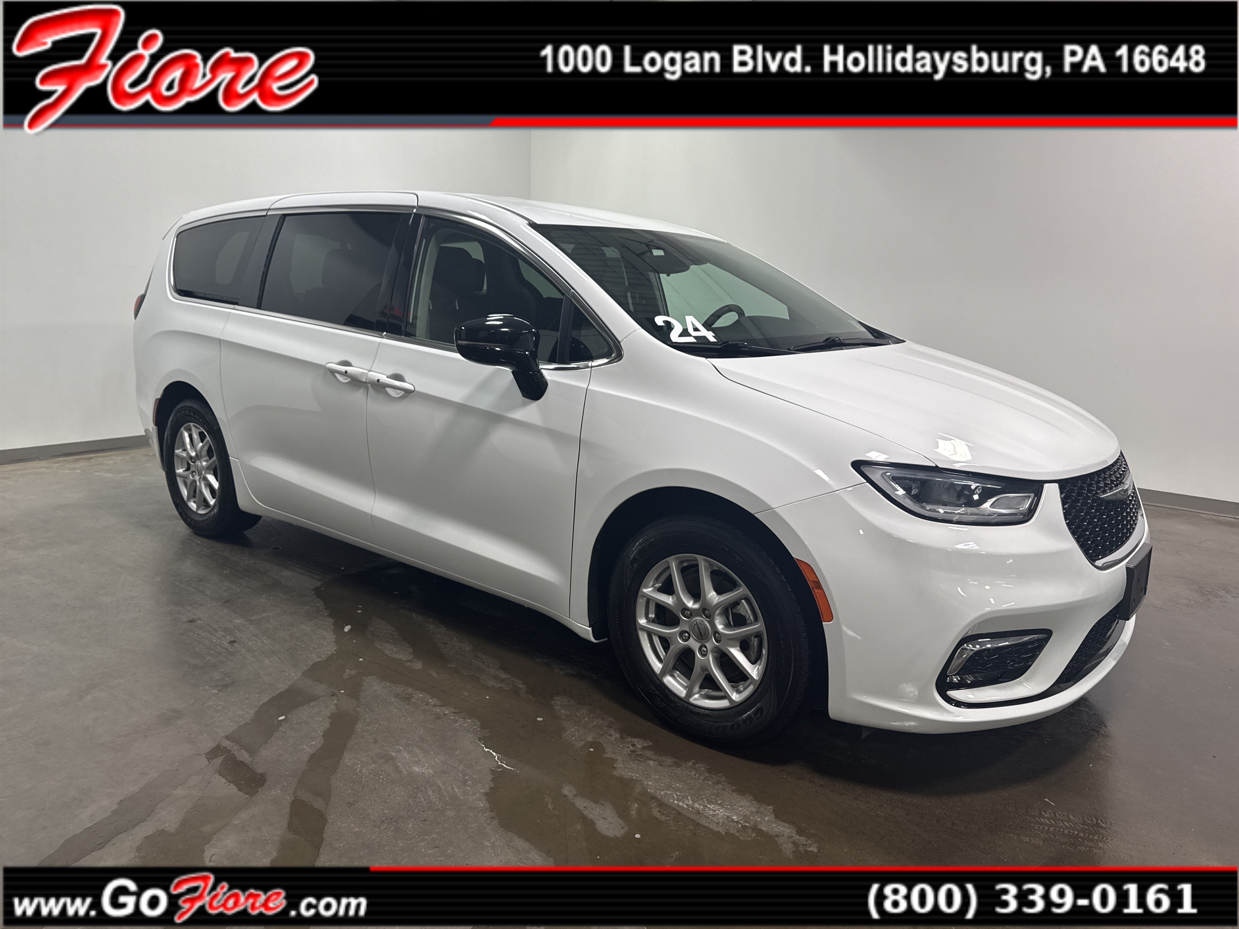 Used 2024 Chrysler Pacifica Touring-L FWD image 1