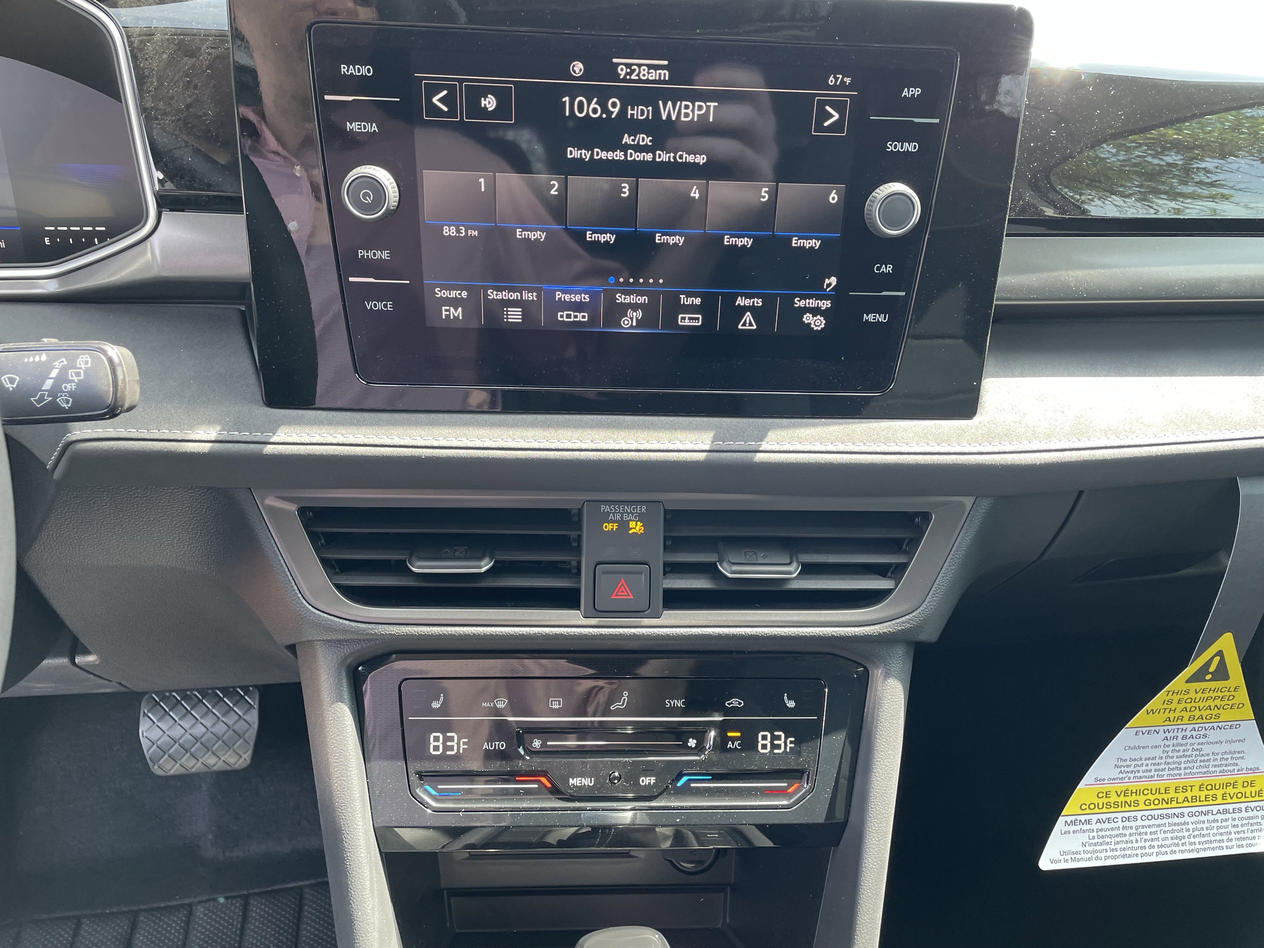 New 2026 Volkswagen Taos SE FWD image 17