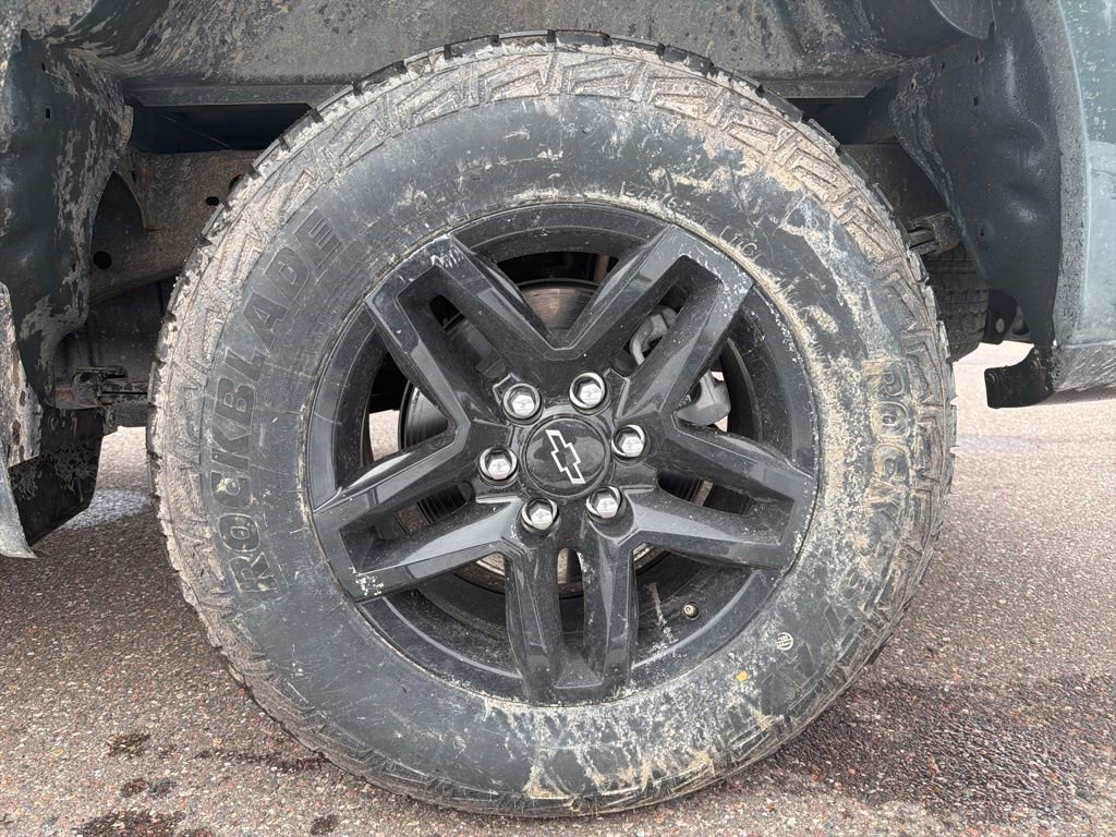 Used 2025 Chevrolet Silverado 1500 LT AWD/4WD image 7