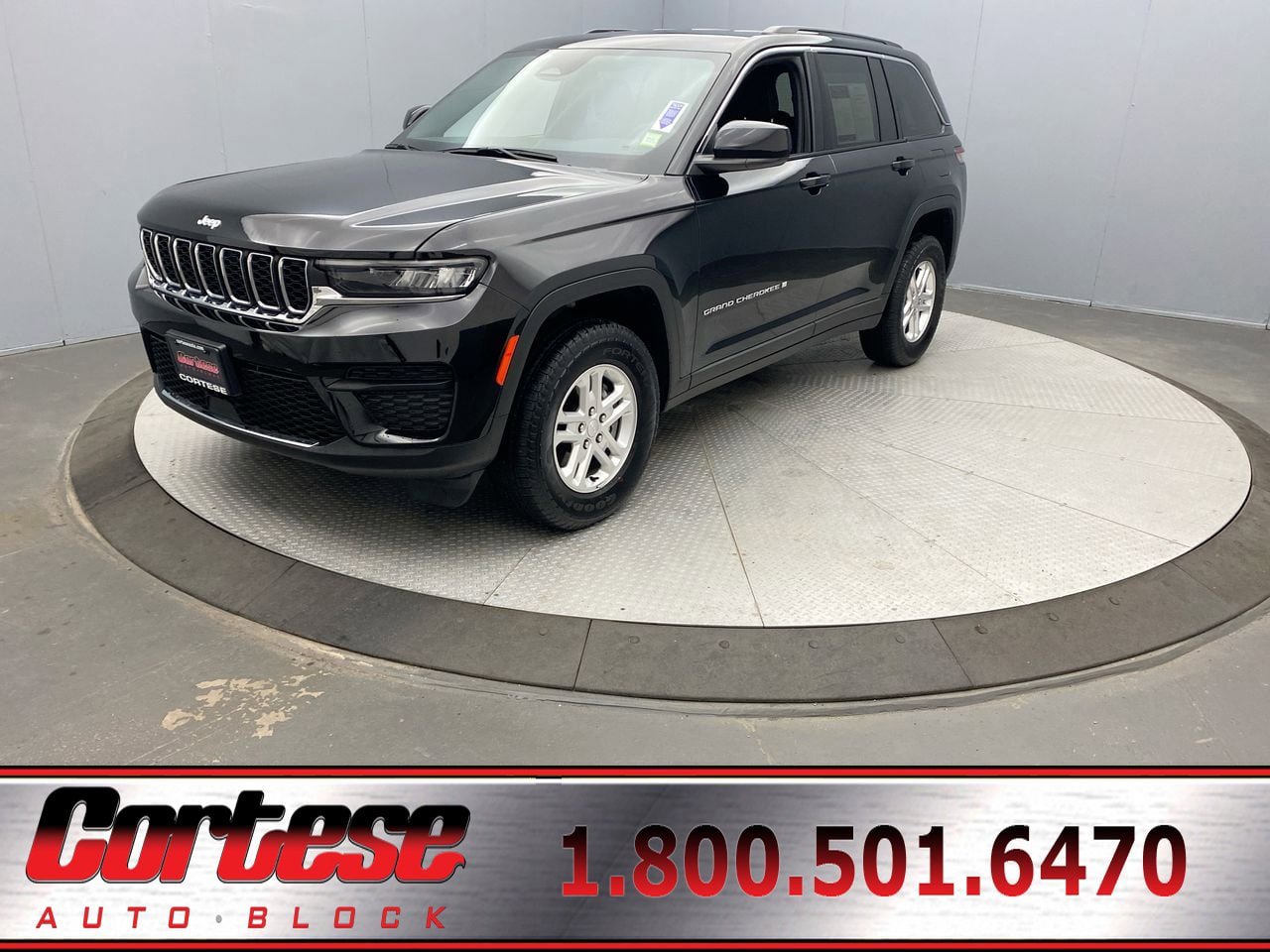 Used 2024 Jeep Grand Cherokee Laredo w/ Luxury Tech Group I AWD/4WD image 1