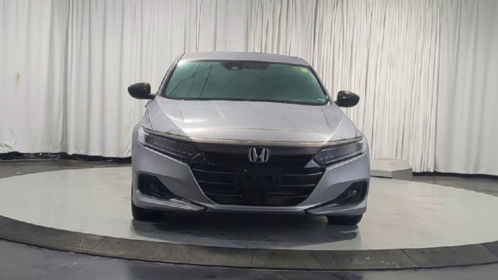 Used 2021 Honda Accord Sport image 3