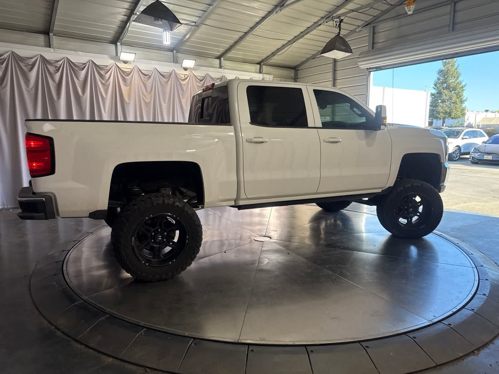 Used 2018 Chevrolet Silverado 1500 LT w/ Max Trailering Package AWD/4WD image 4