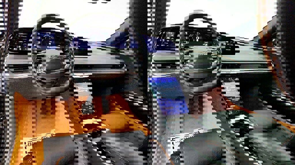 Used 2024 Lucid Air Touring image 12