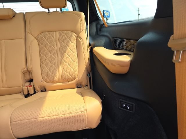 Used 2025 Jeep Grand Wagoneer L Series III w/ Rear Seat Video Group 1 AWD/4WD image 44