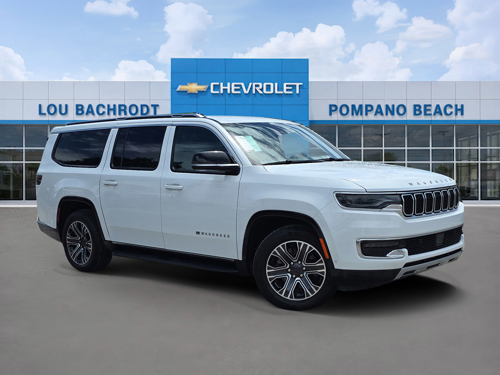 Used 2024 Jeep Wagoneer L Series II w/ Flexible Seating Group AWD/4WD image 1