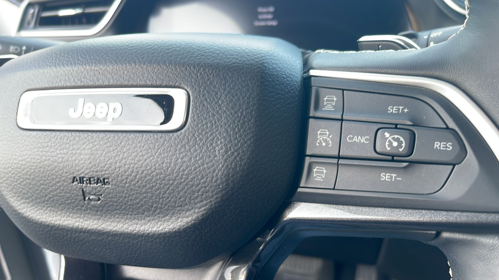 Used 2022 Jeep Grand Cherokee L Laredo w/ Luxury Tech Group I AWD/4WD image 18
