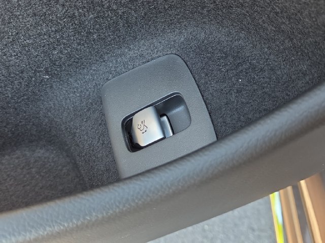 New 2027 Mercedes-Benz E 450 4MATIC Sedan image 21