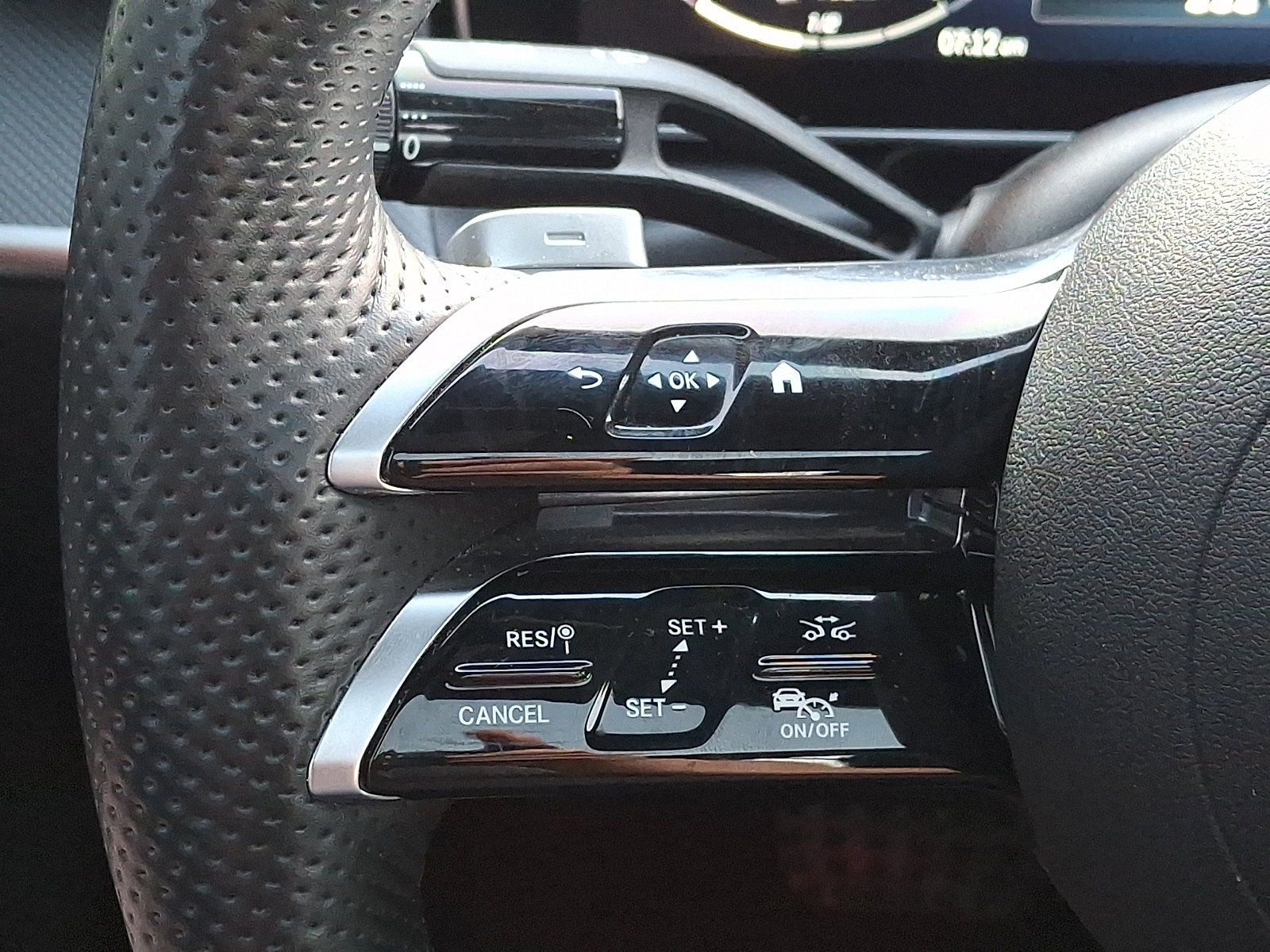 Used 2024 Mercedes-Benz GLC 300 4MATIC image 22