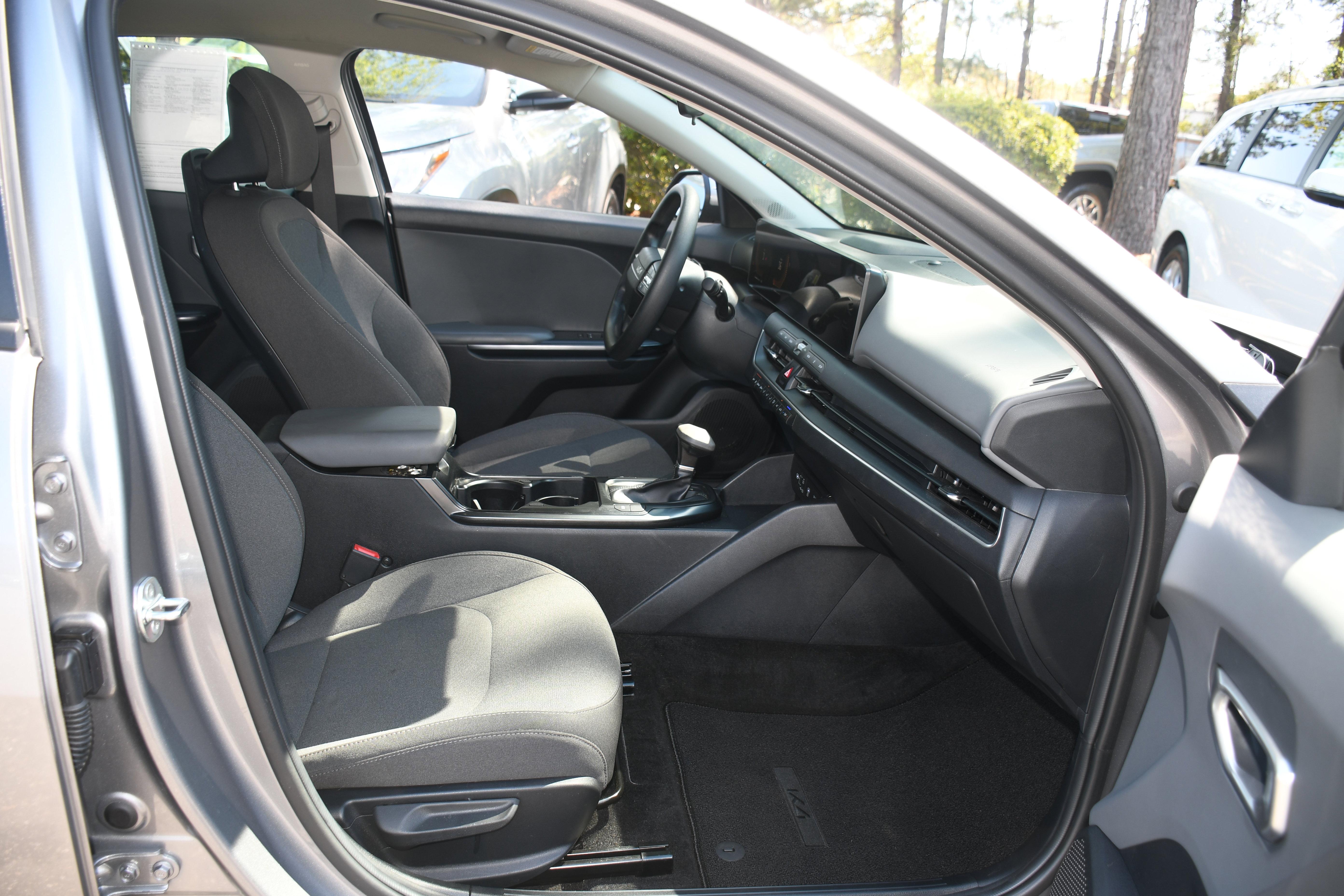 Used 2025 Kia K4 LXS image 19