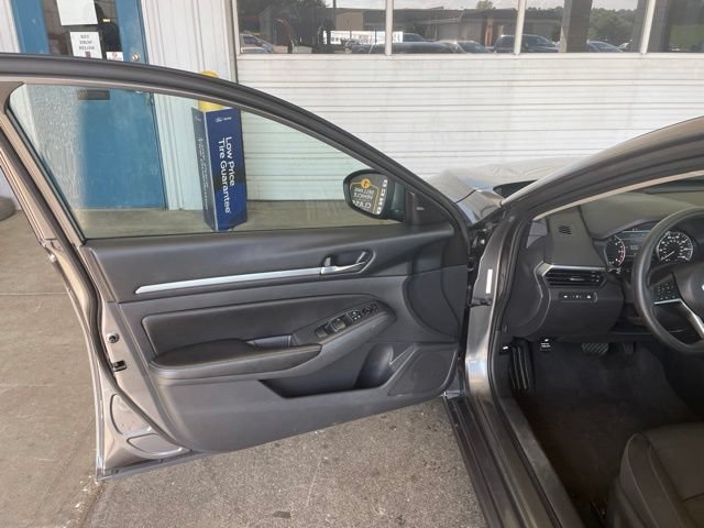 Used 2022 Nissan Altima 2.5 SV FWD image 18