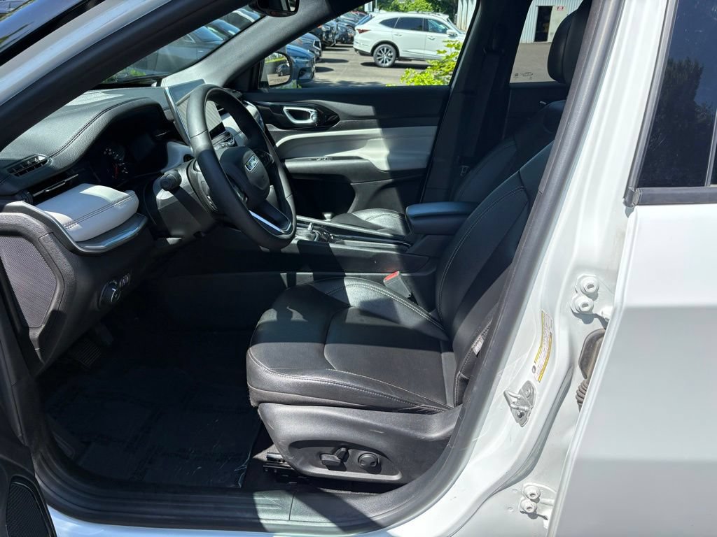 Used 2025 Jeep Compass Limited AWD/4WD image 12