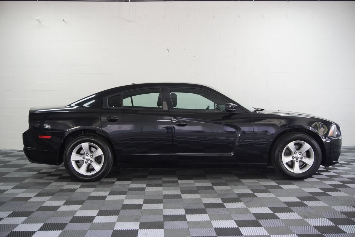Used 2013 Dodge Charger SE w/ Connectivity Group RWD image 6