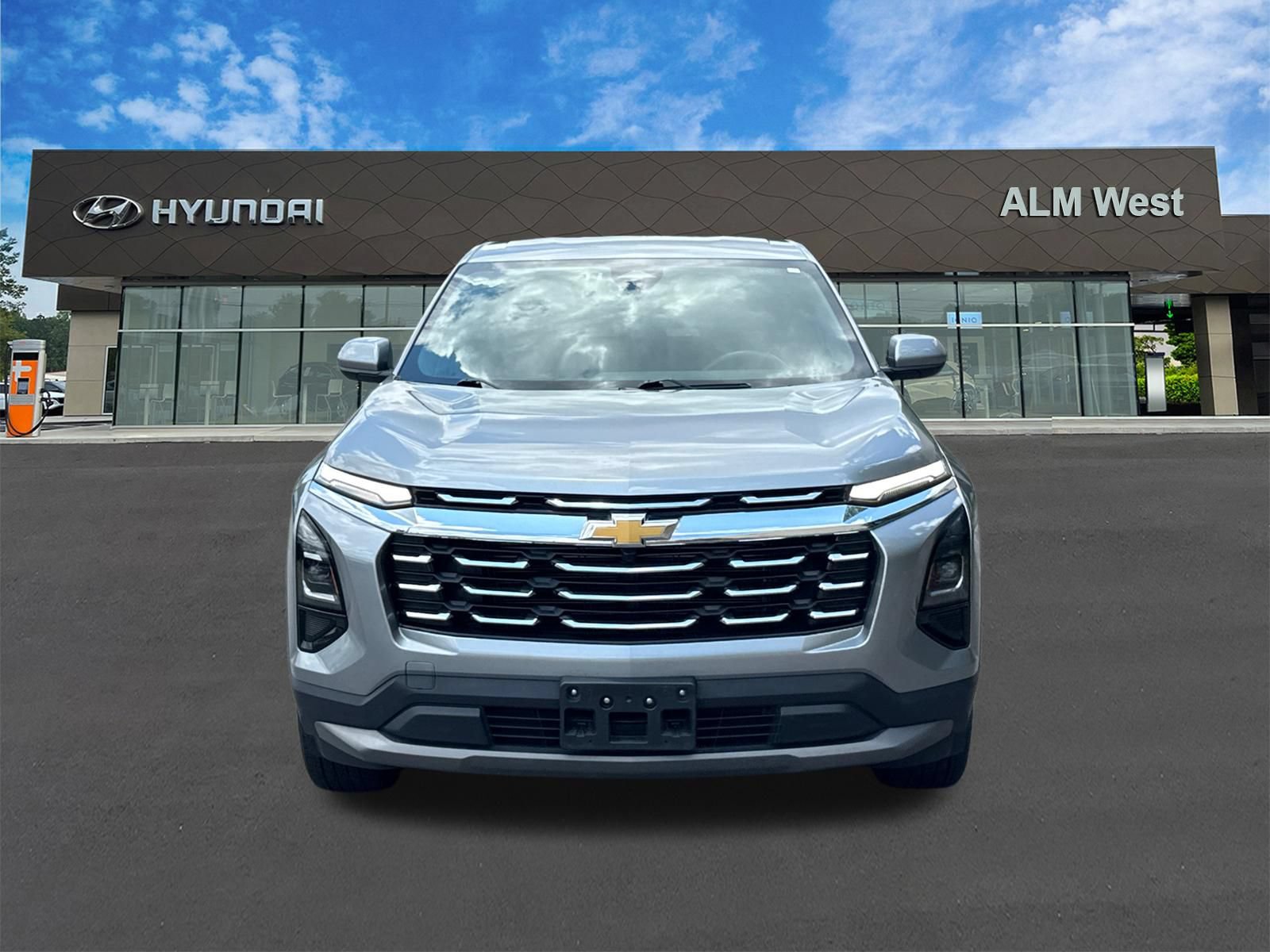 Used 2025 Chevrolet Equinox LT FWD image 2