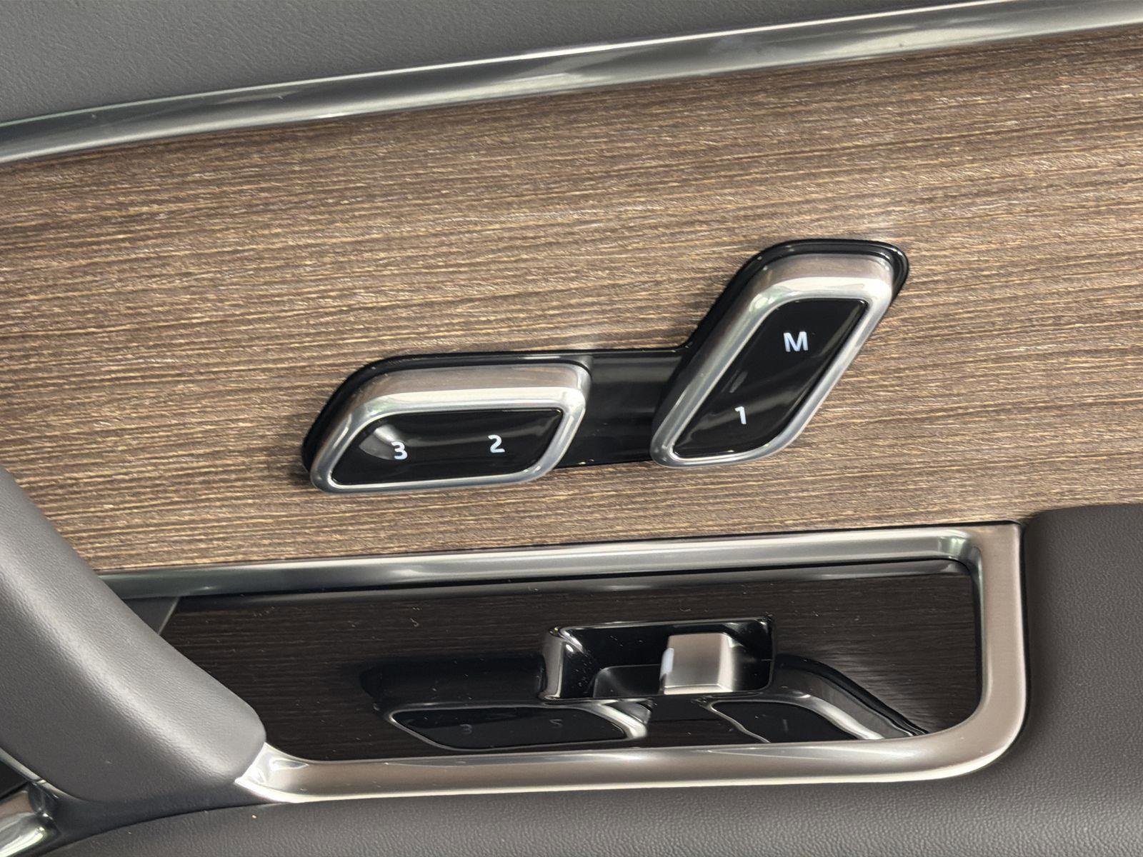 New 2026 Land Rover Range Rover SE image 33