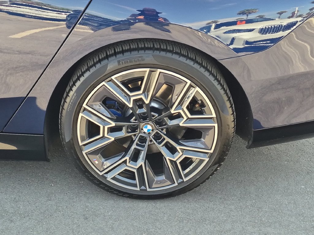 Certified 2026 BMW i5 eDrive40 w/ M Sport Package RWD image 31