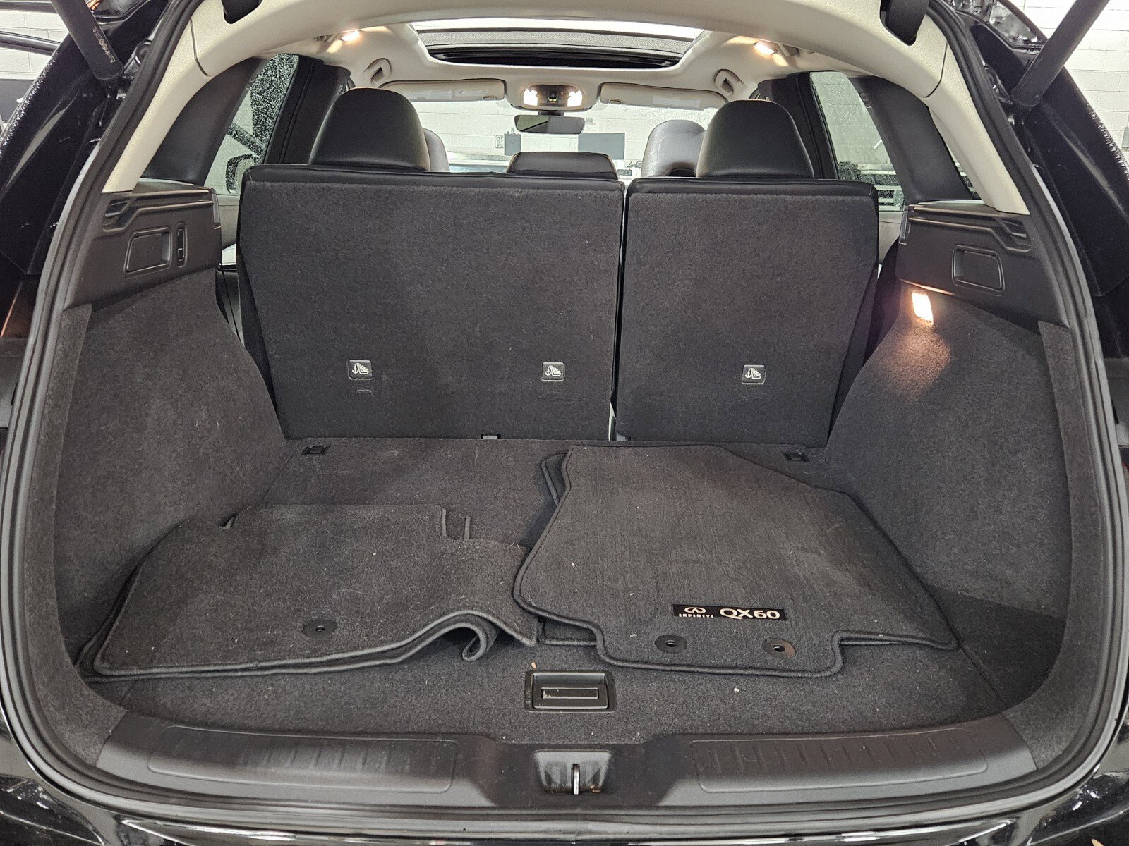 Certified 2025 INFINITI QX50 Luxe w/ Accent Package image 31