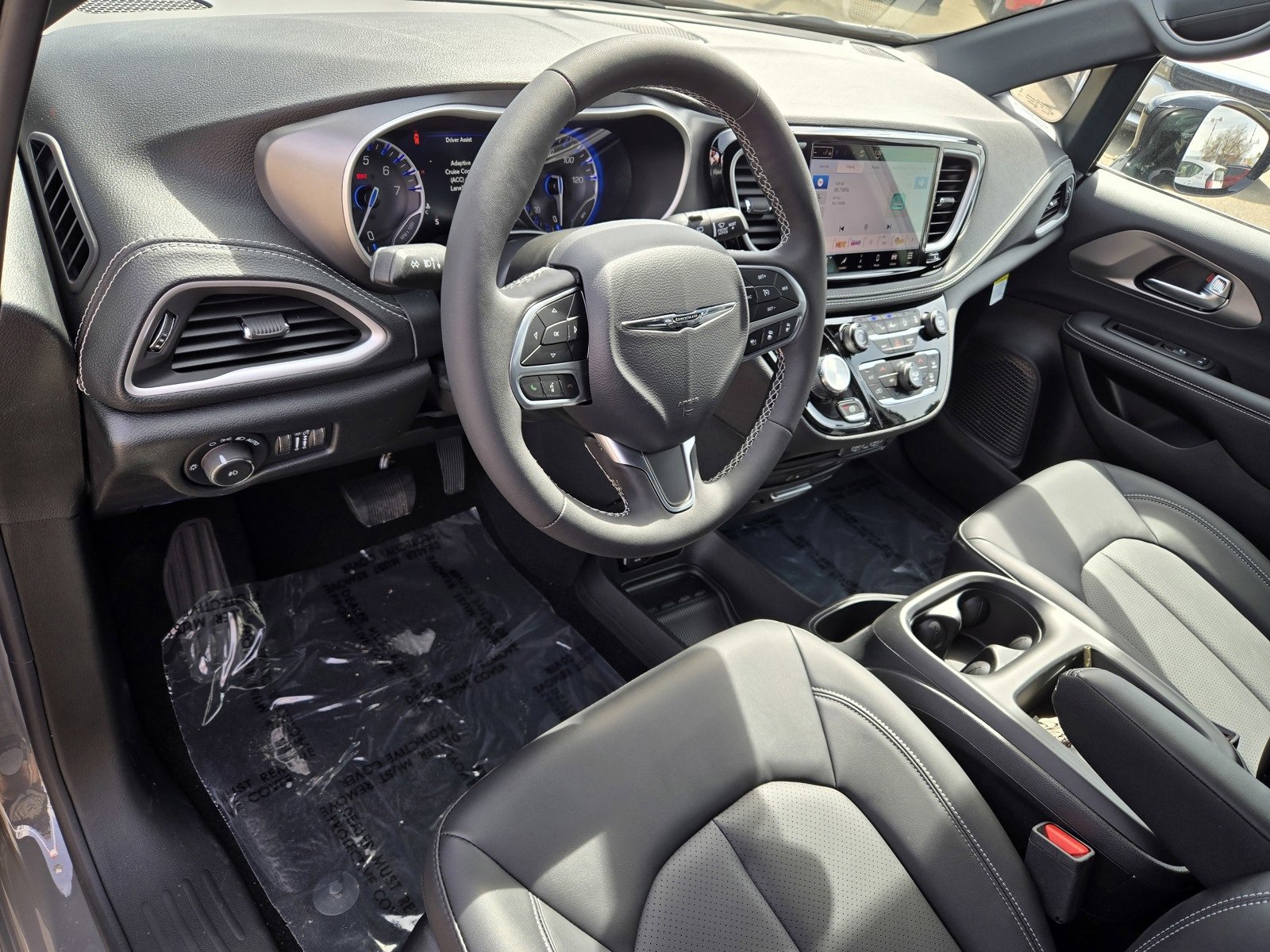 New 2025 Chrysler Pacifica Select w/ Uconnect Theater Family Group image 11