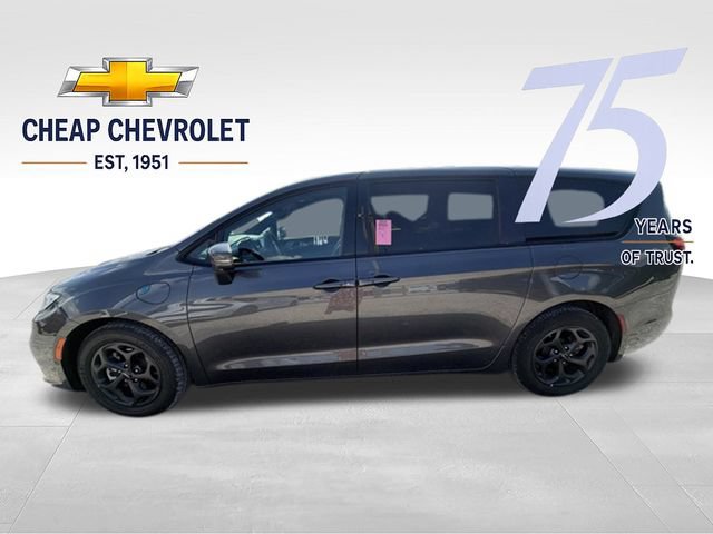 Used 2022 Chrysler Pacifica Touring-L w/ Uconnect Theater Family Group FWD image 3