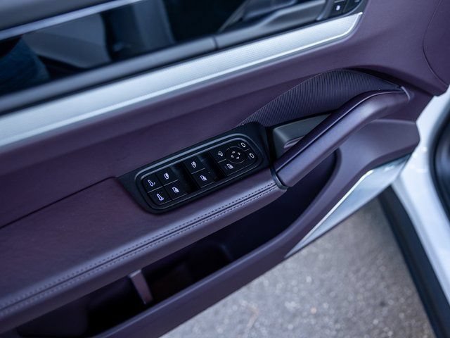 Certified 2025 Porsche Cayenne S AWD/4WD image 36