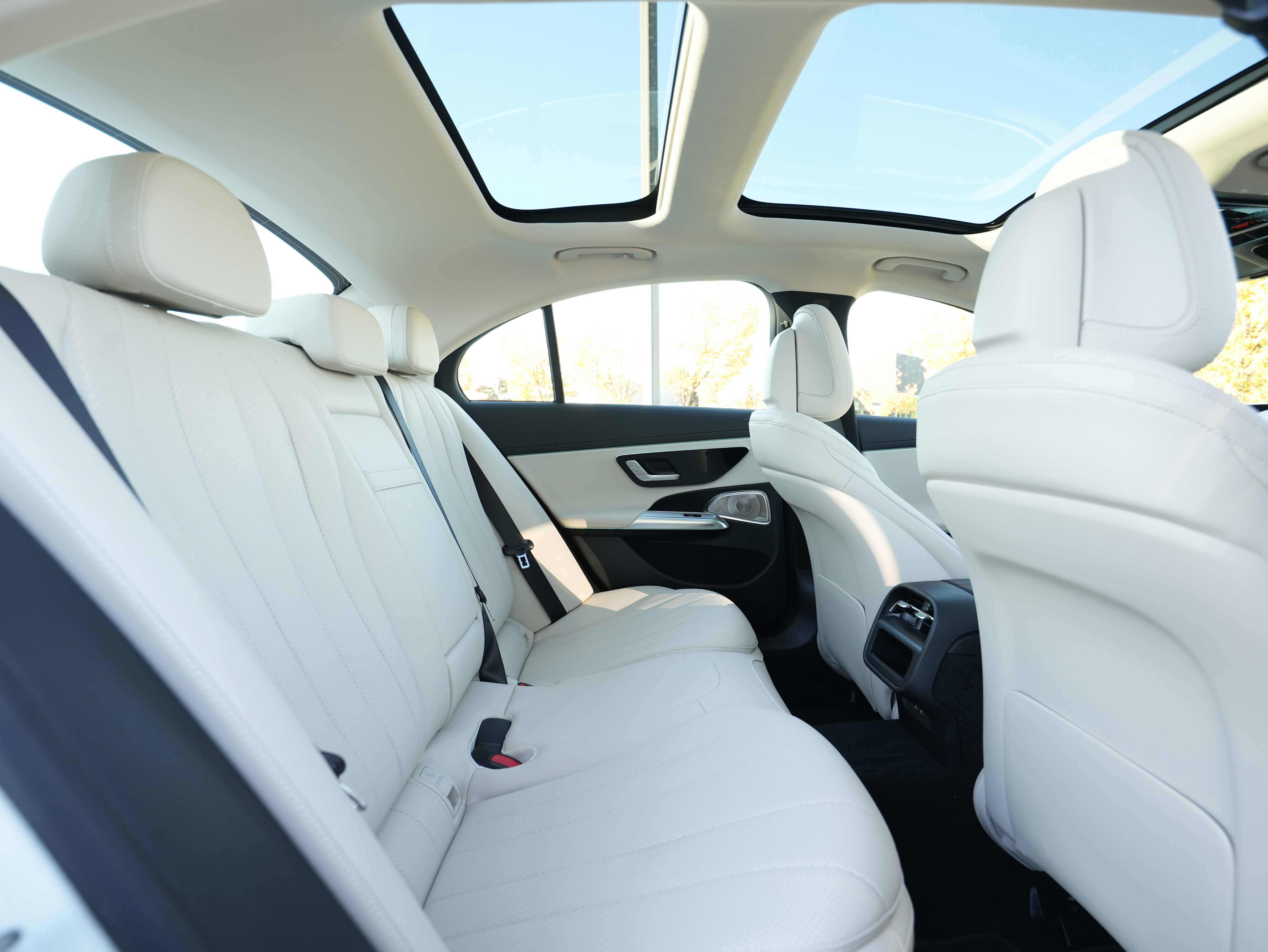 New 2026 Mercedes-Benz E 350 4MATIC Sedan image 37