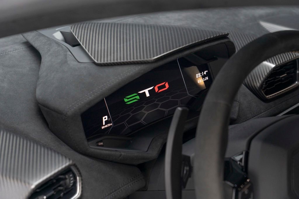 Used 2022 Lamborghini Huracan STO RWD image 22