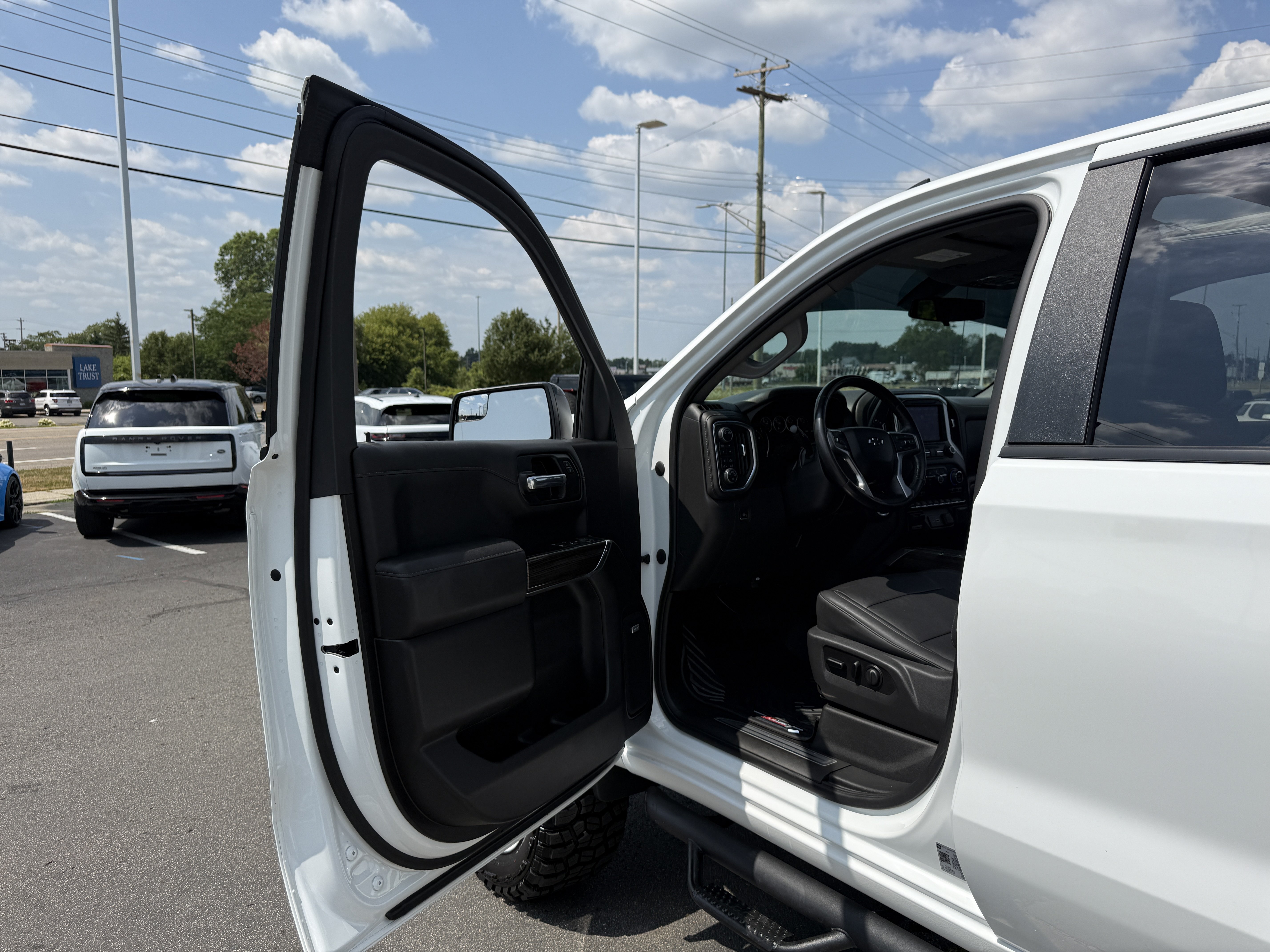 Used 2021 Chevrolet Silverado 1500 LT Trail Boss w/ Convenience Package II AWD/4WD image 10