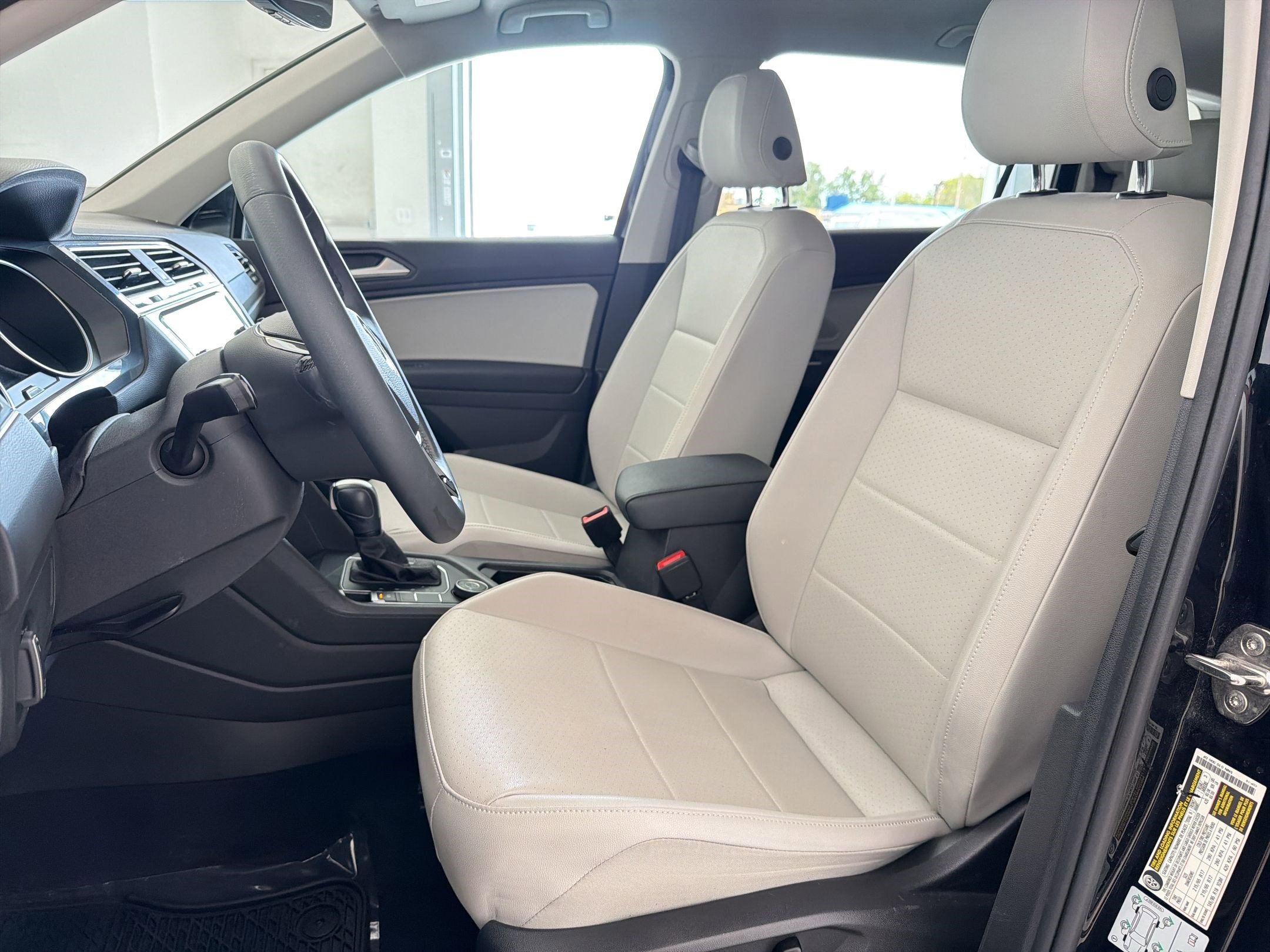Used 2020 Volkswagen Tiguan SE AWD/4WD image 5