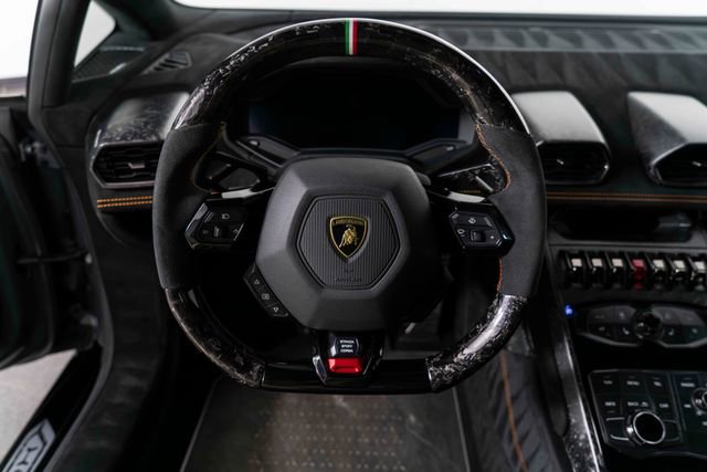 Used 2018 Lamborghini Huracan Performante image 16