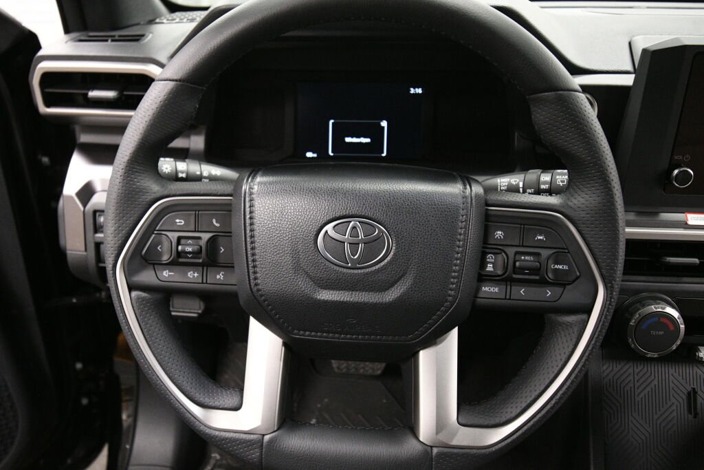Used 2025 Toyota 4Runner SR5 image 12