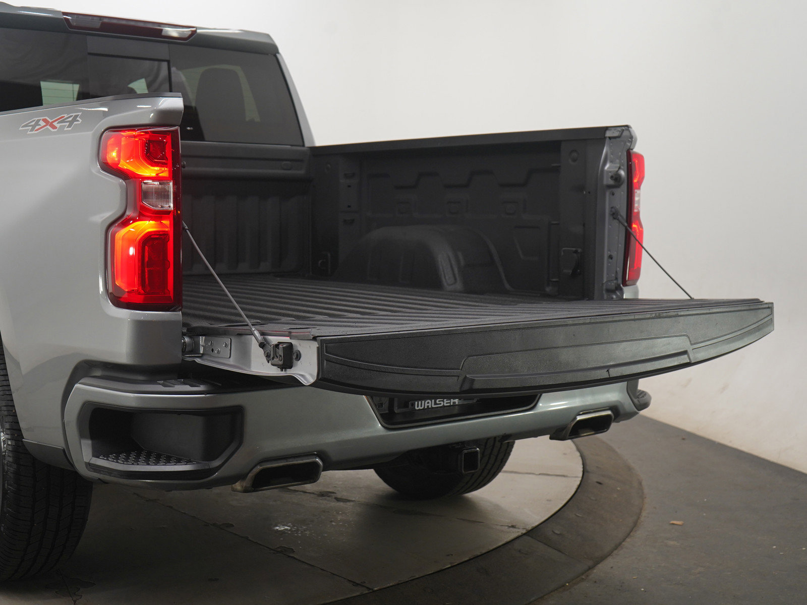 Used 2023 Chevrolet Silverado 1500 RST w/ Redline Edition image 9
