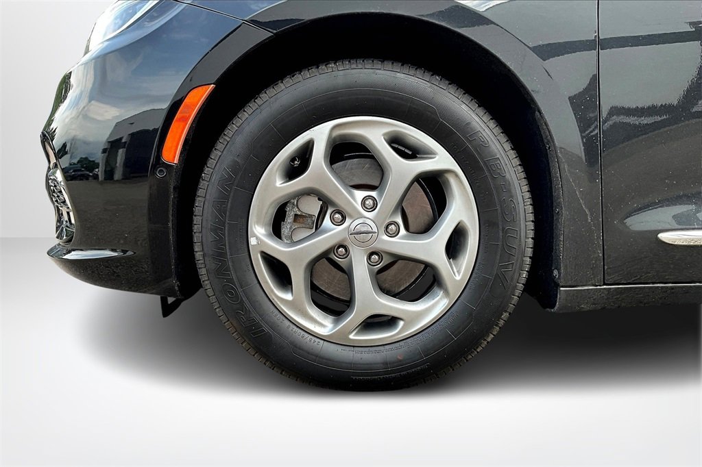 Used 2022 Chrysler Pacifica Limited image 34