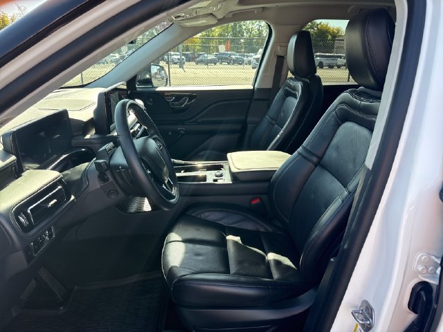 Used 2025 Lincoln Aviator Reserve w/ Jet Appearance Package AWD/4WD image 12