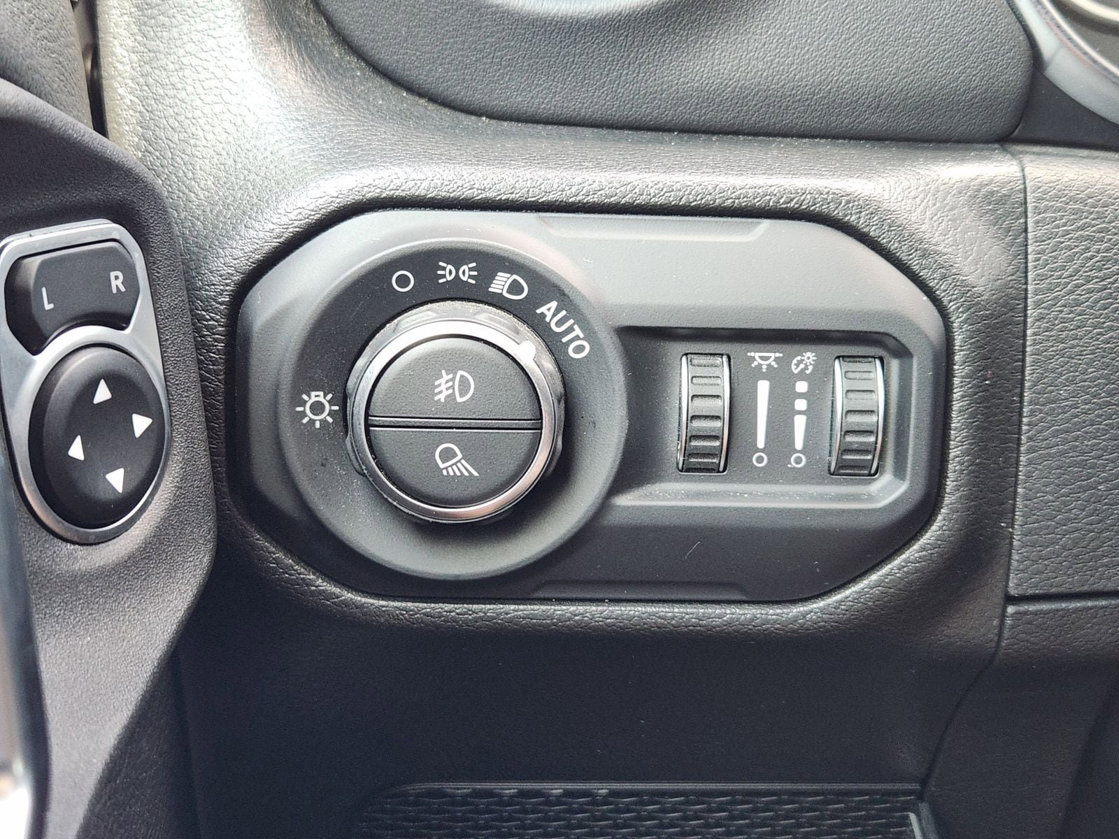 Used 2022 Jeep Gladiator Overland AWD/4WD image 30