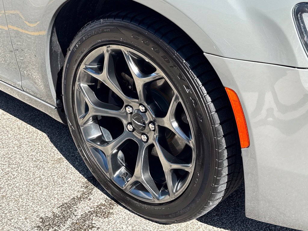 Used 2018 Chrysler 300 S RWD image 14