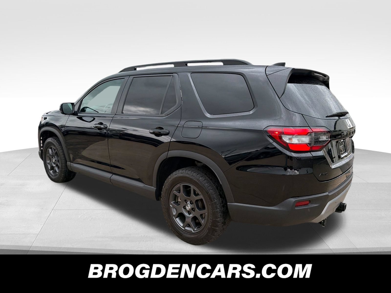 Used 2025 Honda Pilot TrailSport image 6