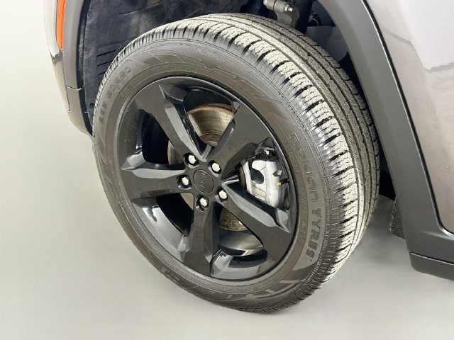 Used 2023 Jeep Grand Cherokee L Limited w/ Black Appearance Package AWD/4WD image 35
