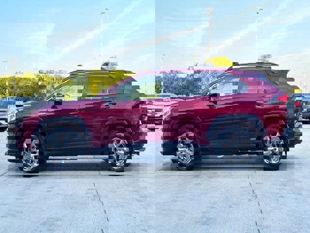 Used 2021 Toyota RAV4 XLE Premium w/ Carpet Mat Package (TMS) image 4