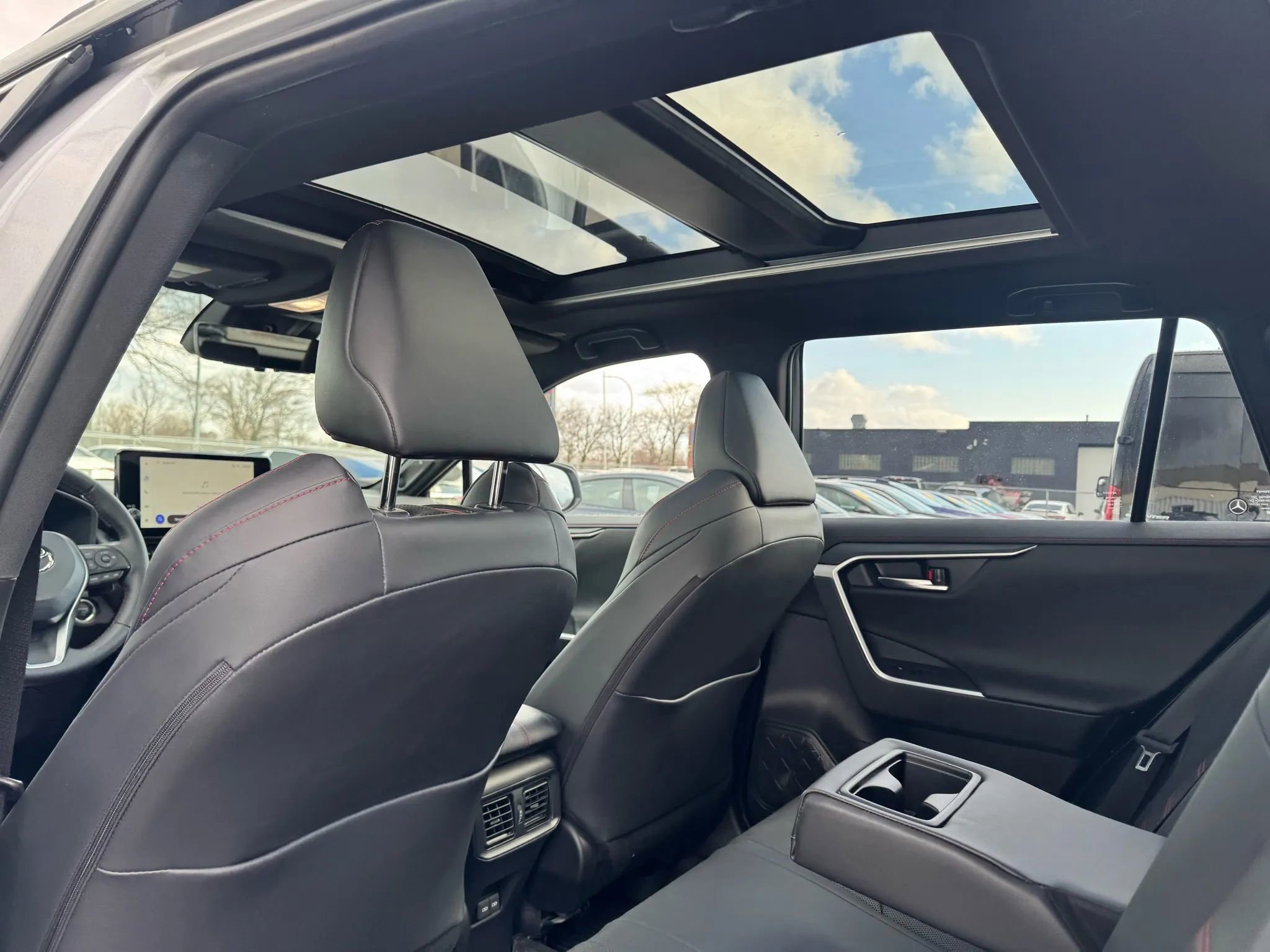 Used 2025 Toyota RAV4 XSE w/ Premium Package image 20