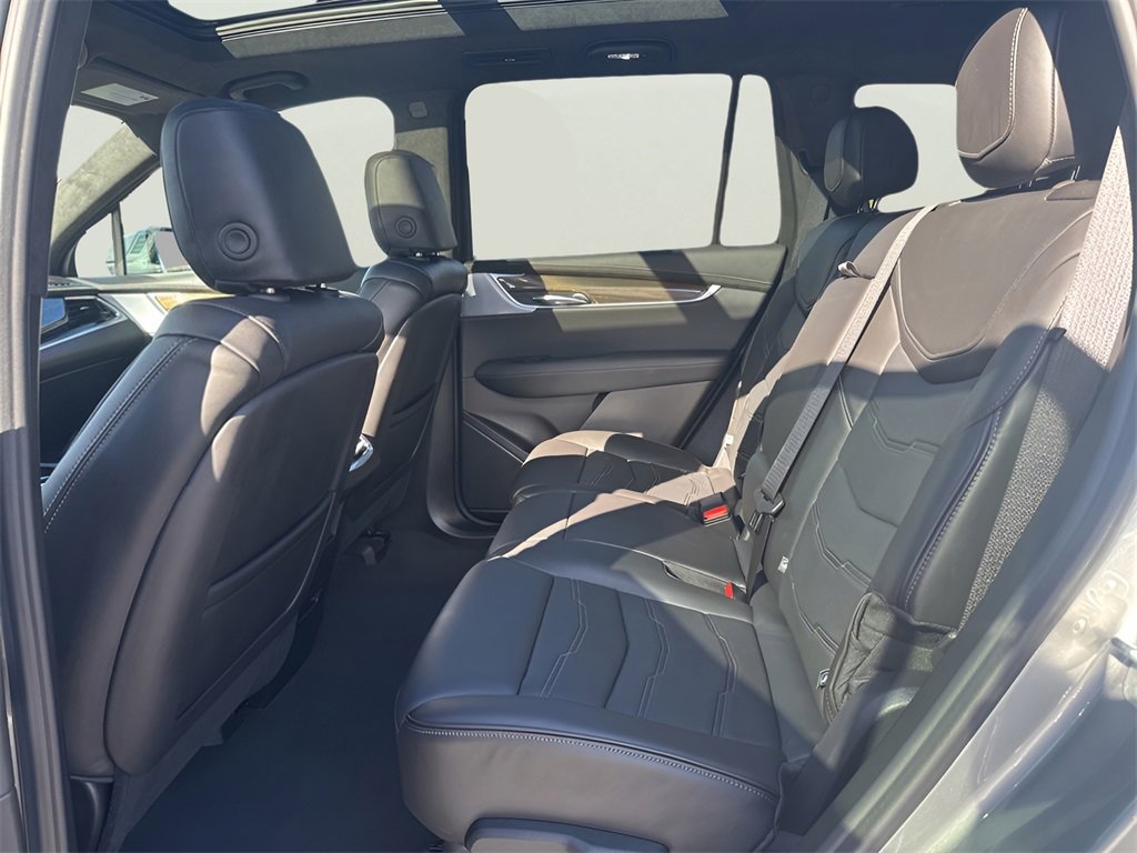 Certified 2025 Cadillac XT6 Premium Luxury w/ Platinum Package image 18